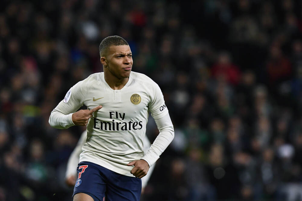 库里巴特勒缺席勇士险胜骑士 米切尔29+7三分迎14000分里程碑